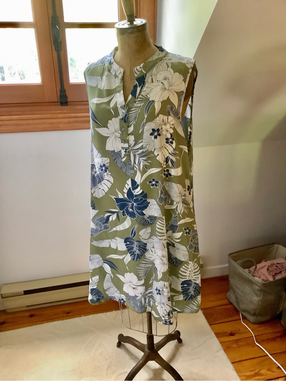 Papillon kaki Floral Sleeveless Shift Dress